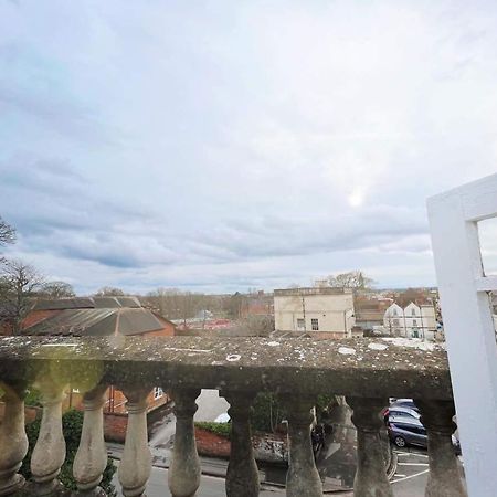 4 Bed Loft Apartment Overlooking Historic Town โทรว์บริดจ์ ภายนอก รูปภาพ