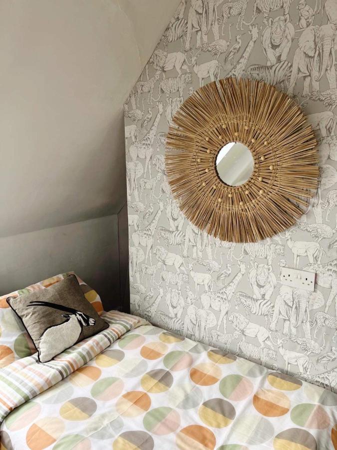 4 Bed Loft Apartment Overlooking Historic Town โทรว์บริดจ์ ภายนอก รูปภาพ