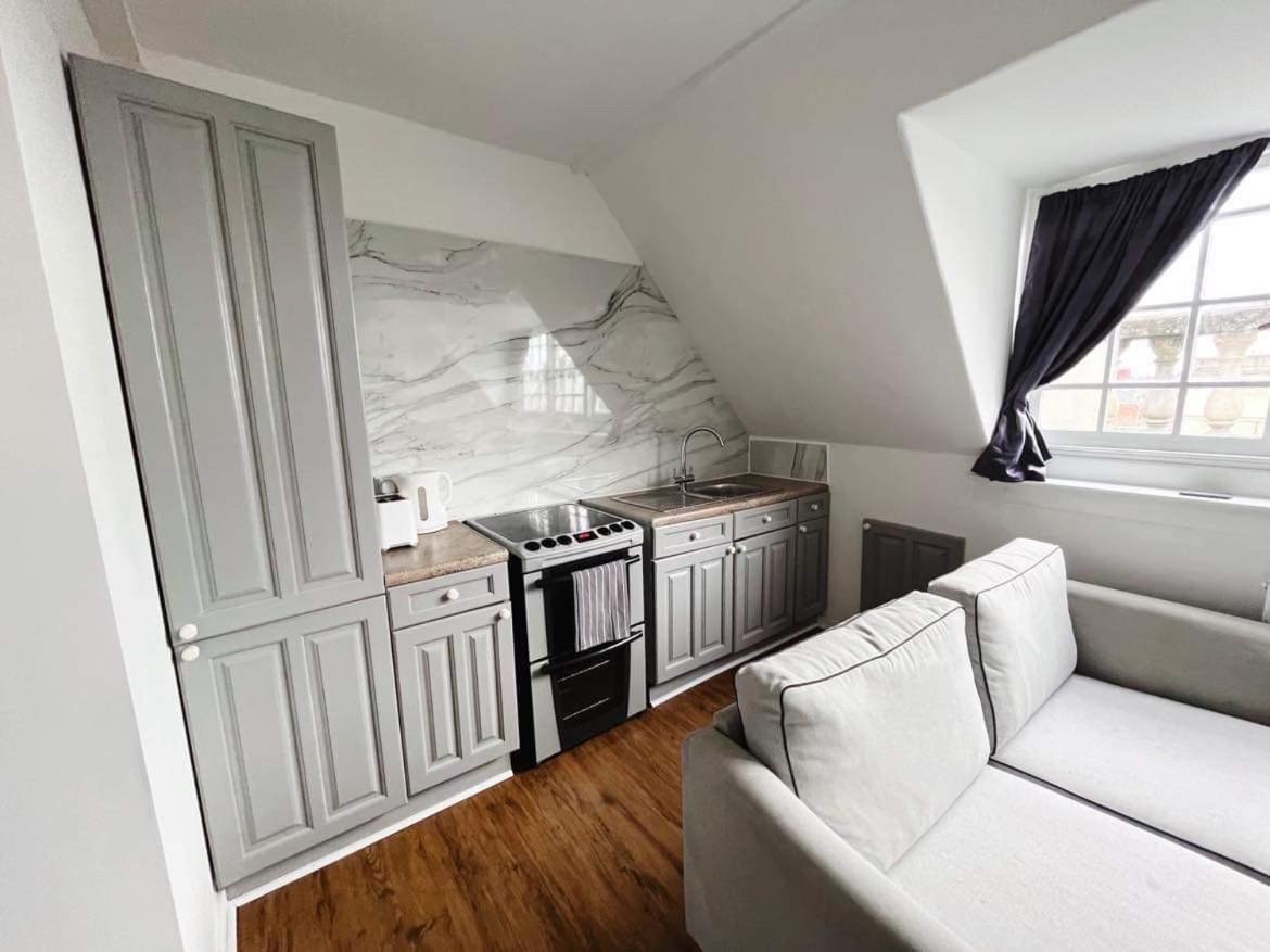 4 Bed Loft Apartment Overlooking Historic Town โทรว์บริดจ์ ภายนอก รูปภาพ